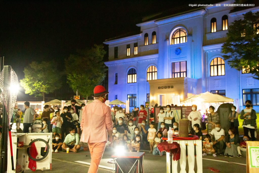 以舊豐岡醫院為會場的豐岡戲劇祭夜間活動